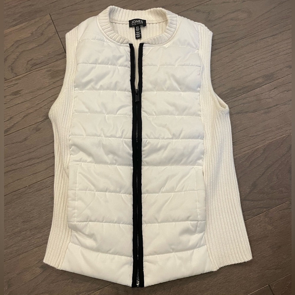 Jones New York Cream Quilted Vest with Black Trim
